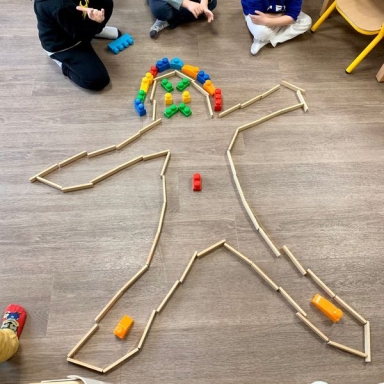 Learning about the human body in a bilingual preschool